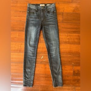 1981 GUESS WAXED SKINNY JEAN ❤️‍🔥❤️‍🔥 Size US 26👖